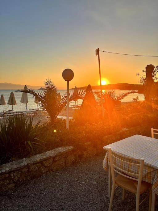 Familienfreundliches Fischerhaus Am Strand Porto Heli Exterior foto